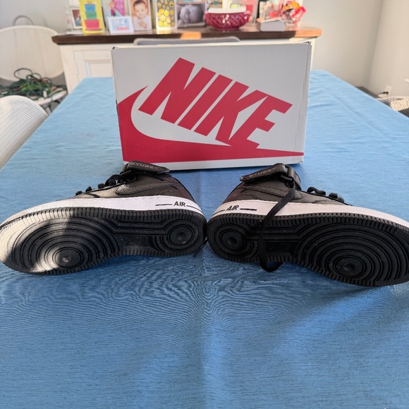 Nke air force 1 ( Collaboration with Stussy) size 5 boys (Retail $100) - Picture 2 of 5